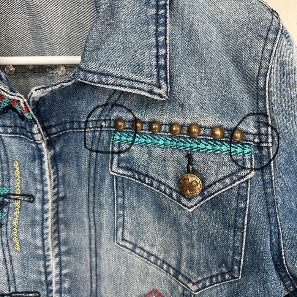 Double D Ranch Light Blue Denim Thunderbird Embroidered Jean Jacket - Picture 14 of 15